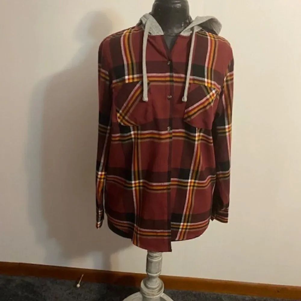 Natural Reflections Plaid button down hoodie, size Medium